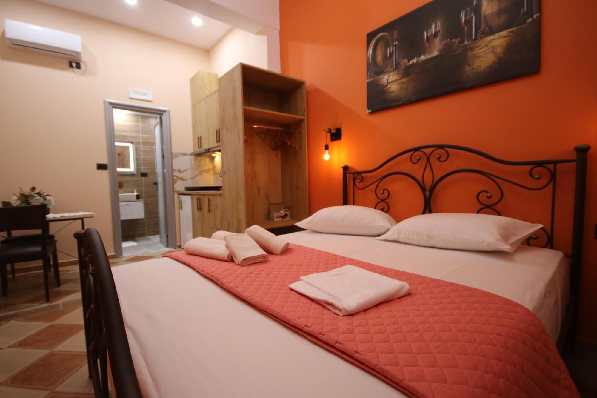 Ameli Hotel *