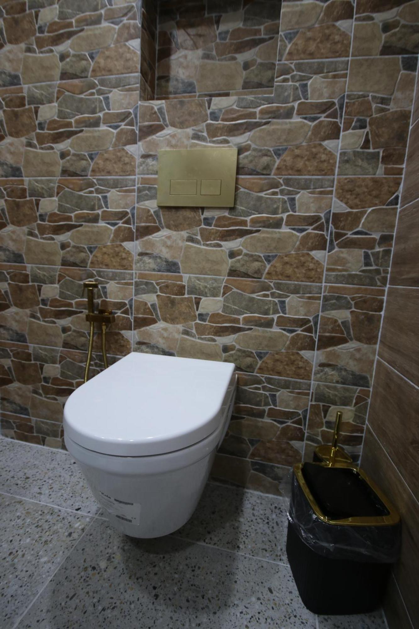 Ameli Hotel *